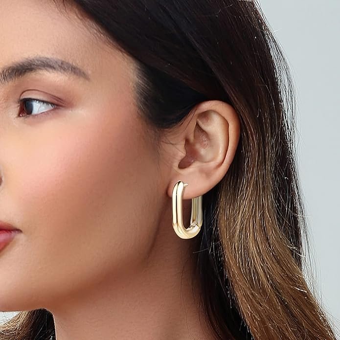 Read more about the article The Best Gold Hoop Earrings for Women: Style, Comfort, and Affordable Elegance